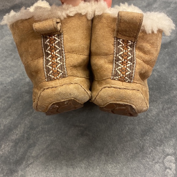 COPY - EUC Chickaree Ugg moccasin booties size 6 - Picture 7 of 8